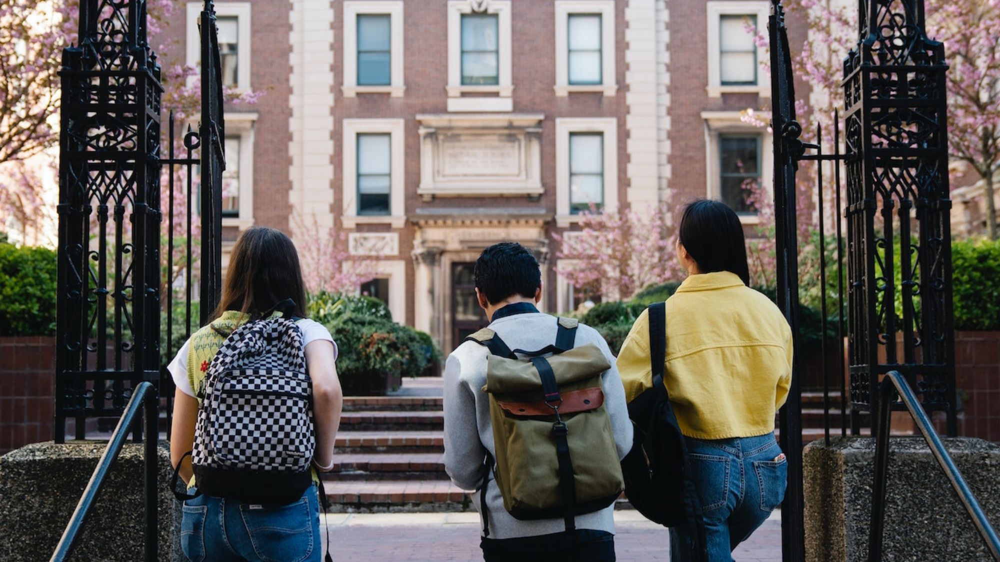 Colleges That Offer Tuition Waivers and Scholarships for Native American Students